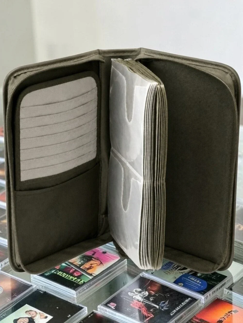[Holds 72 Count] Nylon Black Zippered CD/DVD Storage Book Travel Transport Case.